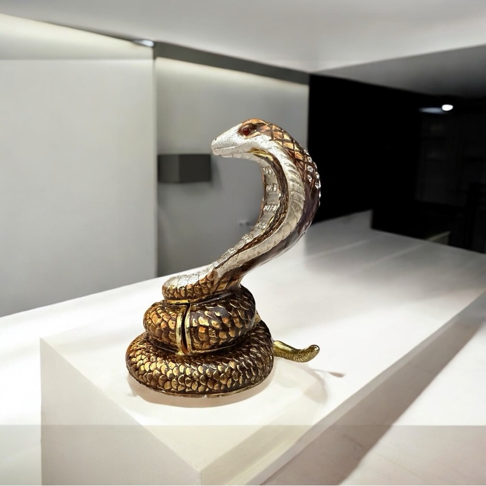 TCHOTCHKE- Elegant Gold and Silver Cobra Hinged Trinket holder-NIB - Picture 4 of 10